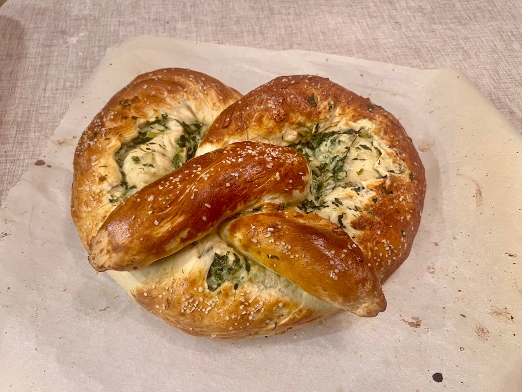 Spinach Artichoke Pretzel Bread for a&nbsp;Crowd